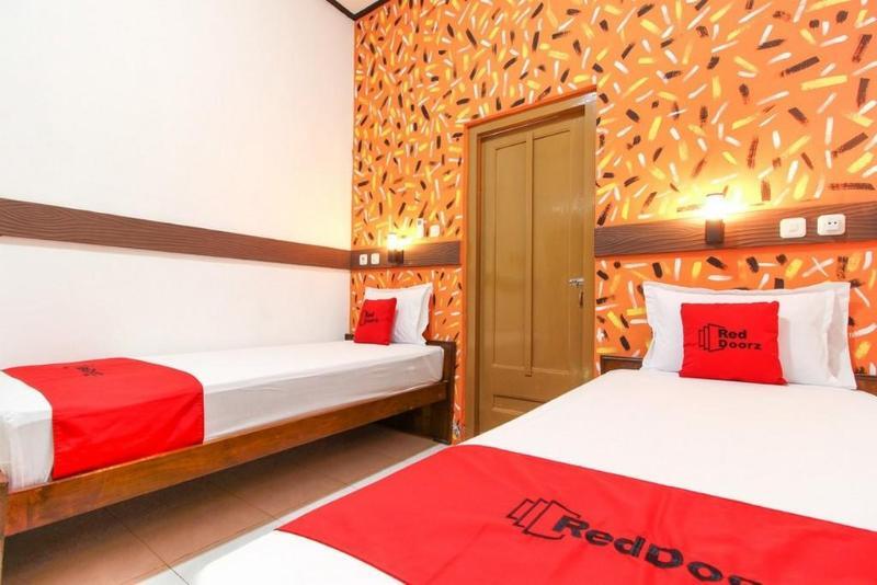 Reddoorz Near Rs Sarjito Yogyakarta Hotel Exterior photo